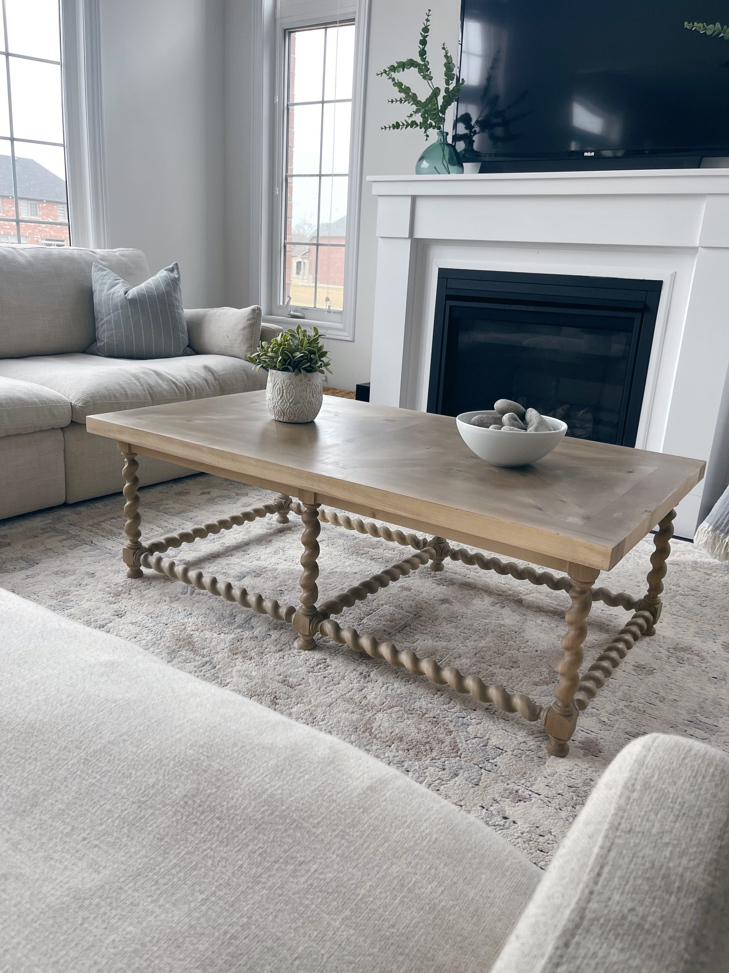 Spindle clearance coffee table